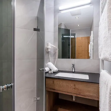 德尼斯公寓酒店