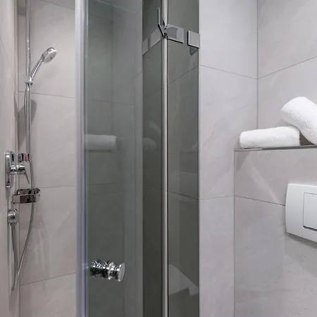 德尼斯公寓酒店 公寓 *