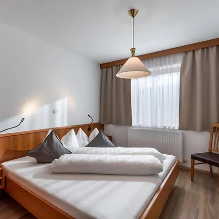 德尼斯公寓酒店 *