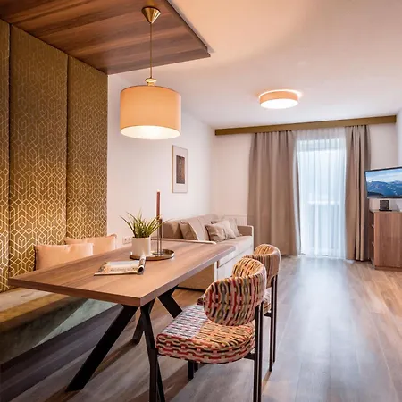 德尼斯公寓酒店 *